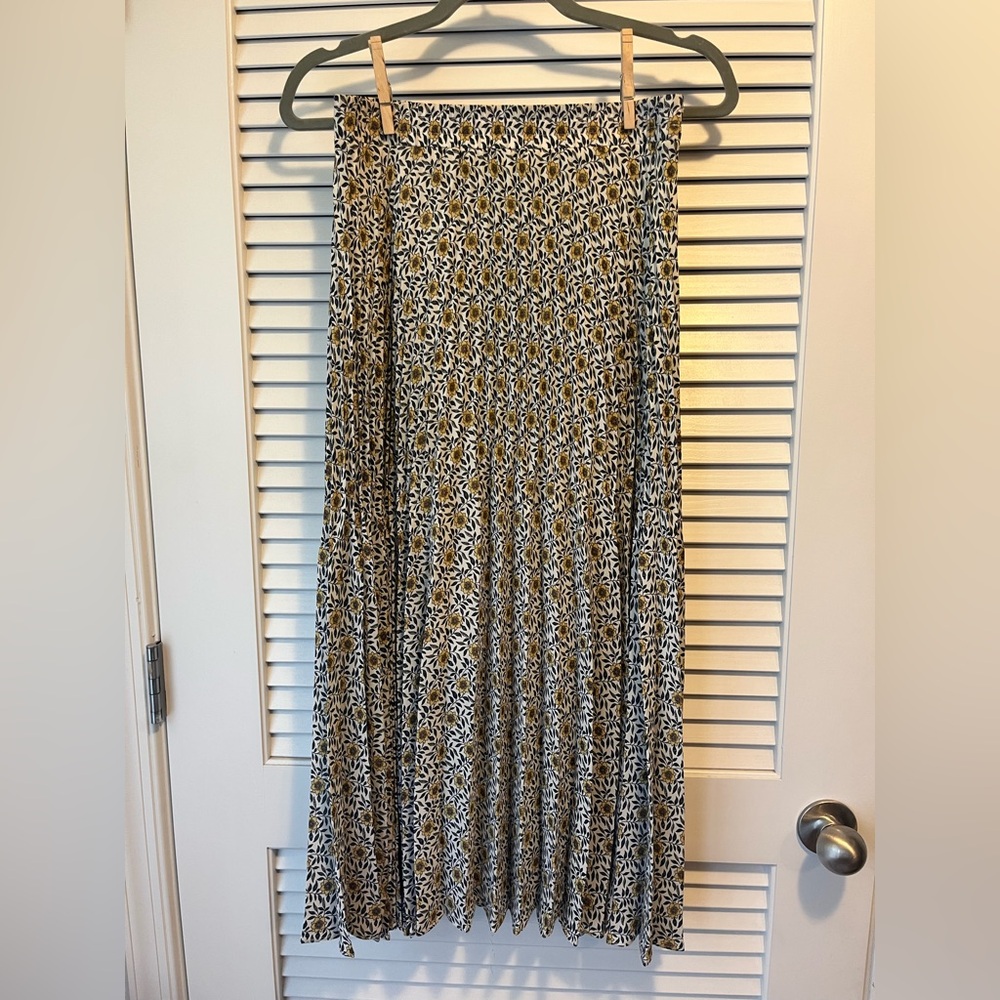 Max Studio Black and Gold Floral Maxi Skirt